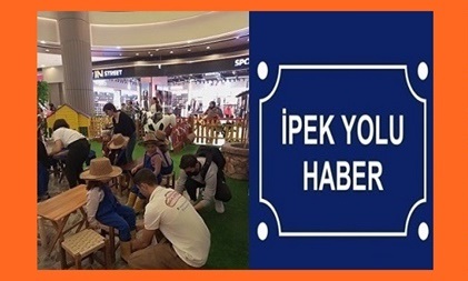 Üsküdar Nev çarşıda çocuk etkinliklerine rastlamak mümkün.